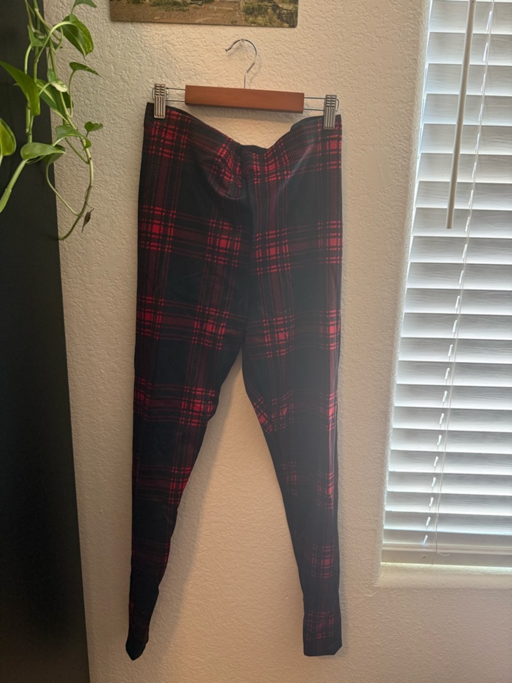 Blackmilk Red and Black Wet-look Tartan Leggings sz XL - Picture 2 of 3